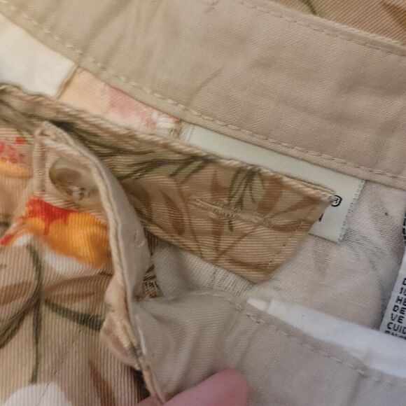 White Stag Pleated High Rise Shorts ~ Sz 8 ~ Light Brown ~ Floral ~ 7.5" Inseam - Picture 4 of 4